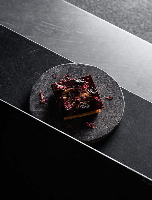 Postre de chocolate gourmet servido para San Valentín en el restaurante Dans le Noir ?
